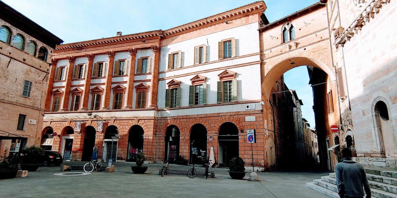 Nonna Tina In Centro Citta Apartment Foligno Bagian luar foto